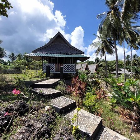 Sunari Beach Resort Selayar Matalalang Exteriör bild