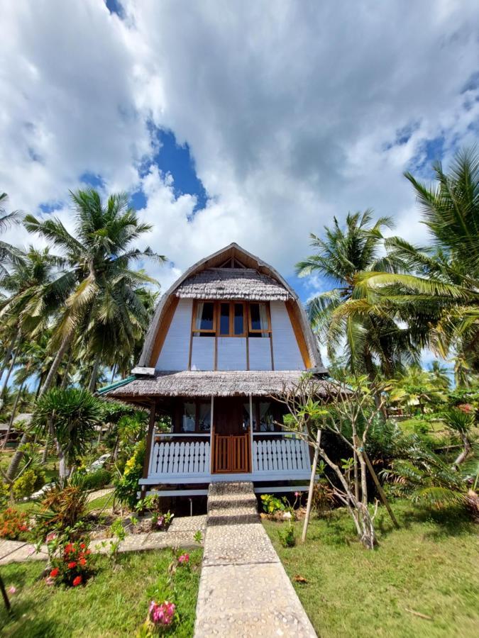 Sunari Beach Resort Selayar Matalalang Rum bild