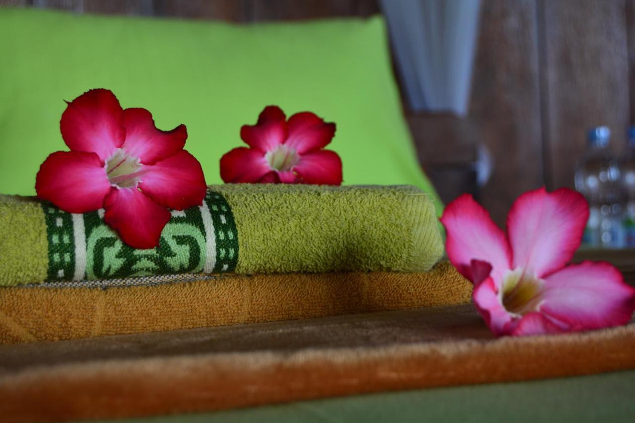 Sunari Beach Resort Selayar Matalalang Exteriör bild