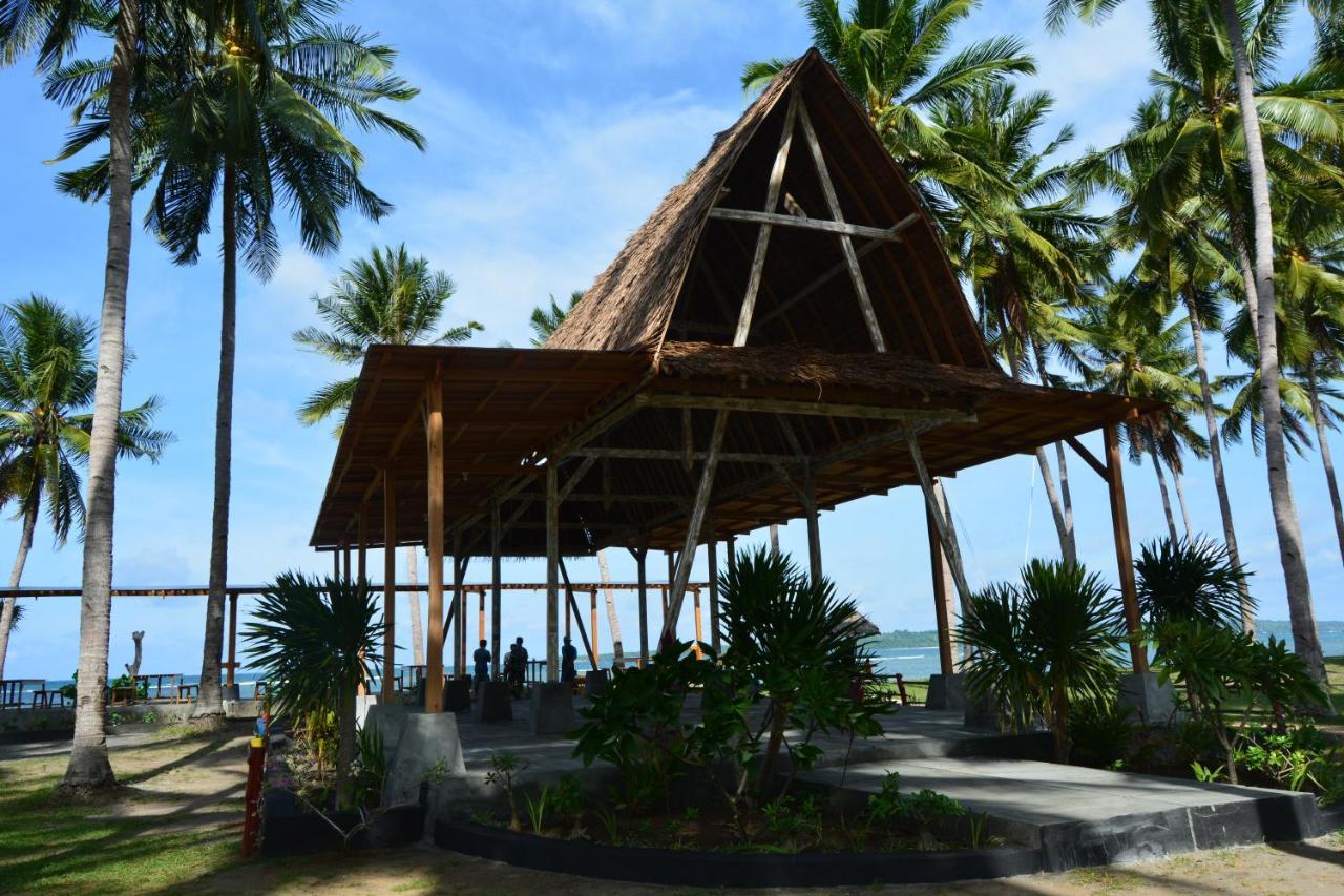 Sunari Beach Resort Selayar Matalalang Exteriör bild