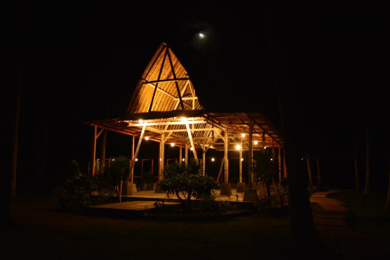 Sunari Beach Resort Selayar Matalalang Exteriör bild