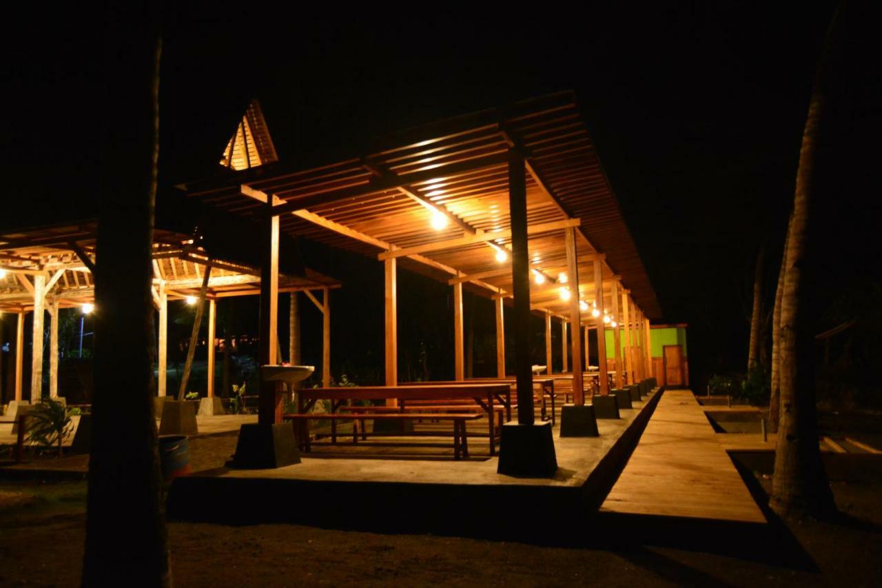 Sunari Beach Resort Selayar Matalalang Exteriör bild