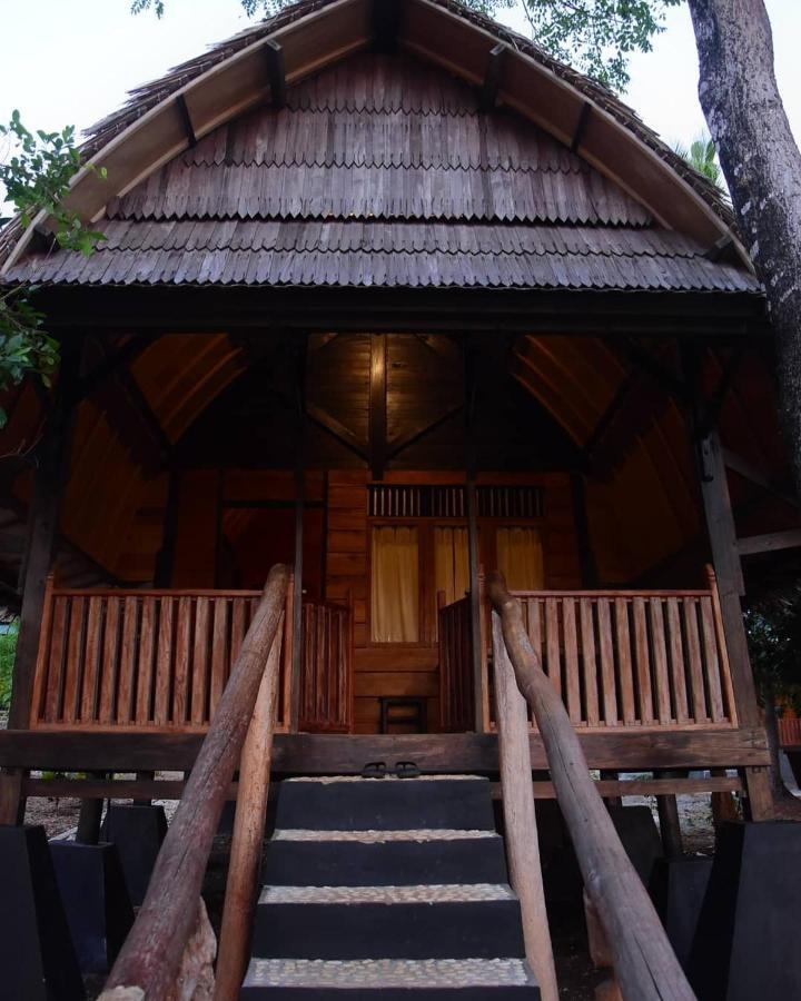 Sunari Beach Resort Selayar Matalalang Exteriör bild
