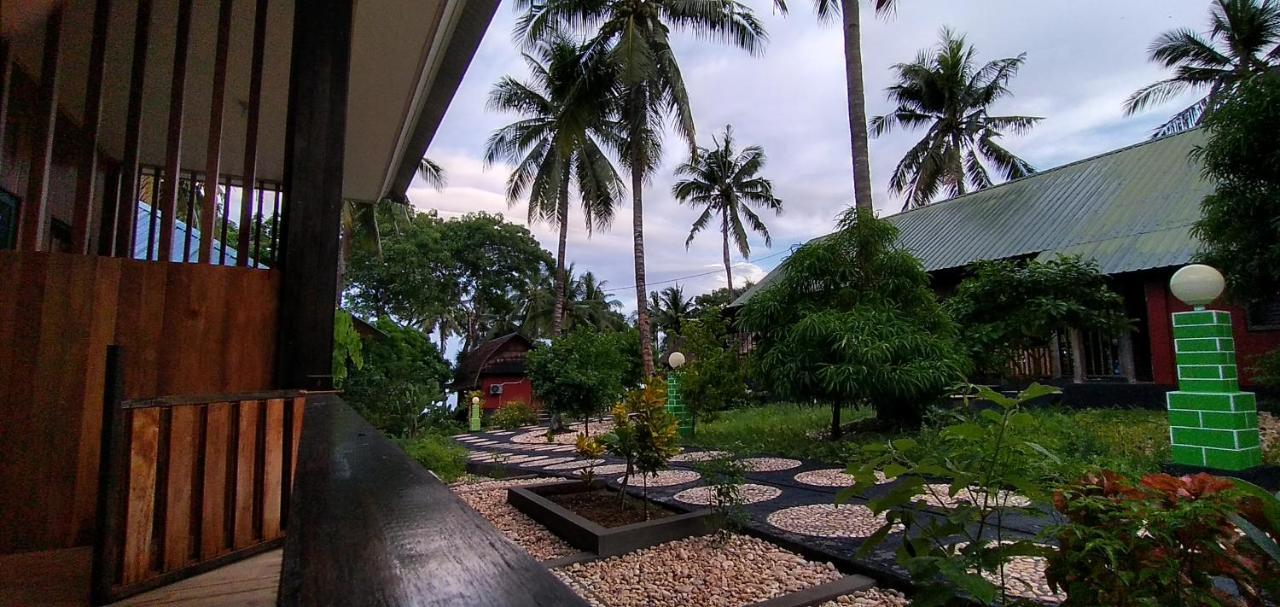 Sunari Beach Resort Selayar Matalalang Exteriör bild