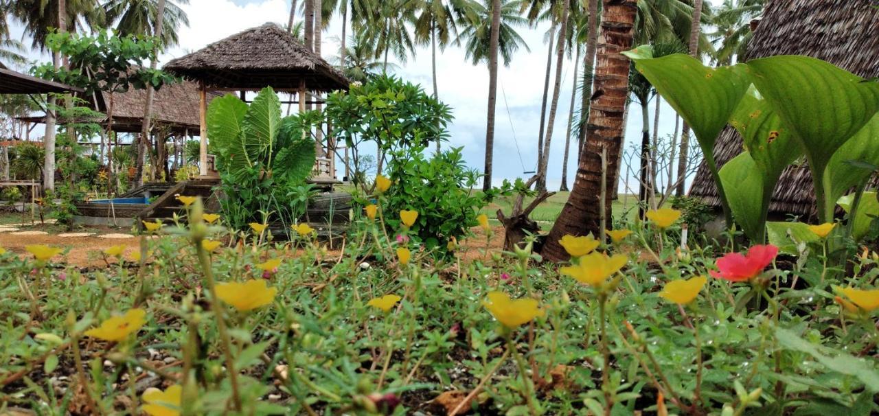 Sunari Beach Resort Selayar Matalalang Exteriör bild
